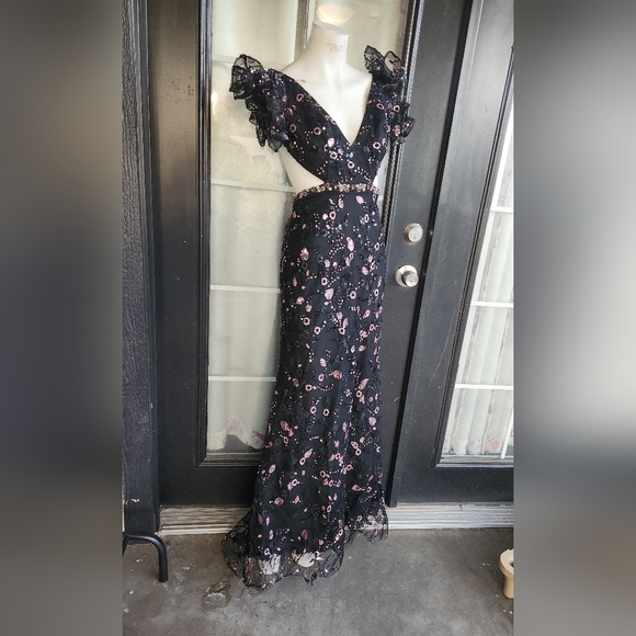 Mac Duggal 68043 - Sequin-Detailed Ruffle Evening‎ dress - Picture 10 of 11